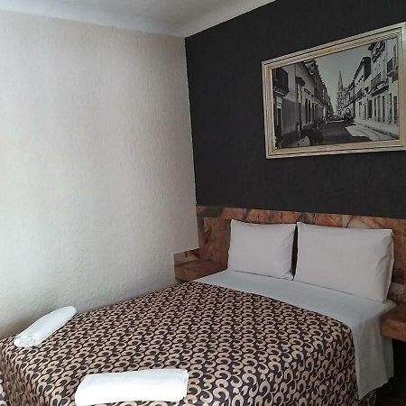 Hotel Aguila Гвадалахара Екстер'єр фото