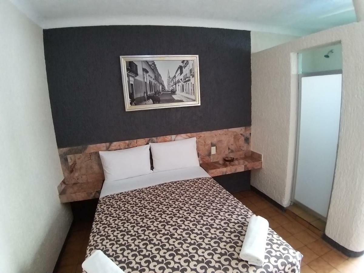 Hotel Aguila Гвадалахара Екстер'єр фото