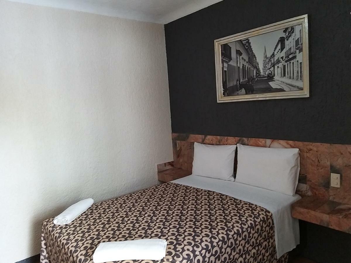 Hotel Aguila Гвадалахара Екстер'єр фото